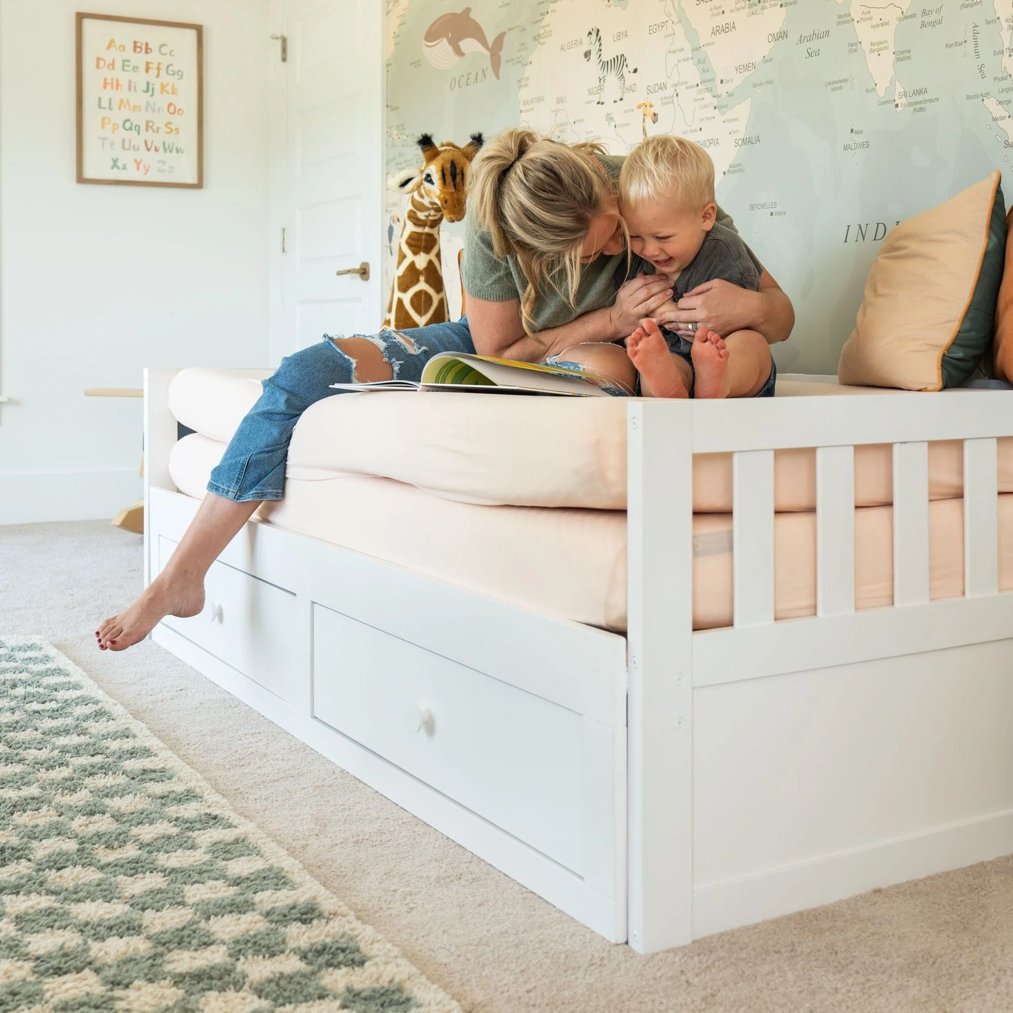 Elizabeth Twin to King Daybed With Storage Drawers - Image 23