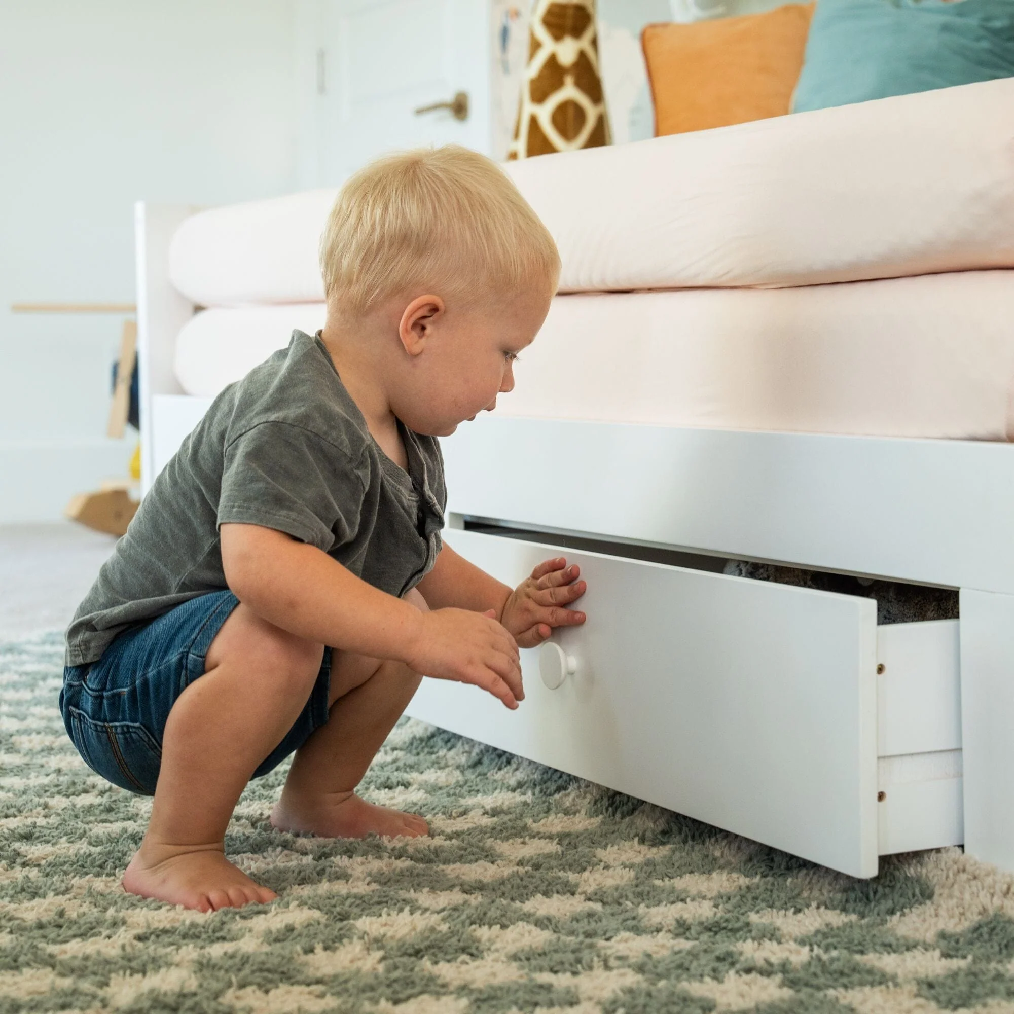 Elizabeth Twin to King Daybed With Storage Drawers - Image 24