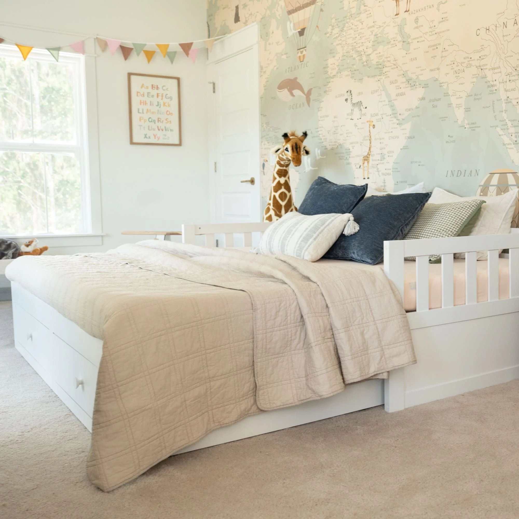 Elizabeth Twin to King Daybed With Storage Drawers - Image 3